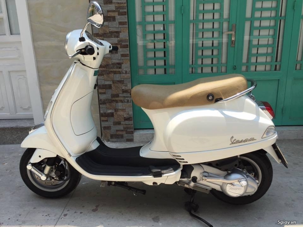 Vespa LX trắng 2010  Axega